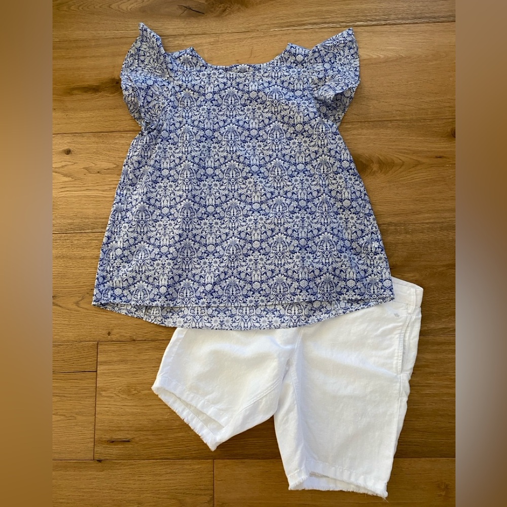Super feminine Summer top.